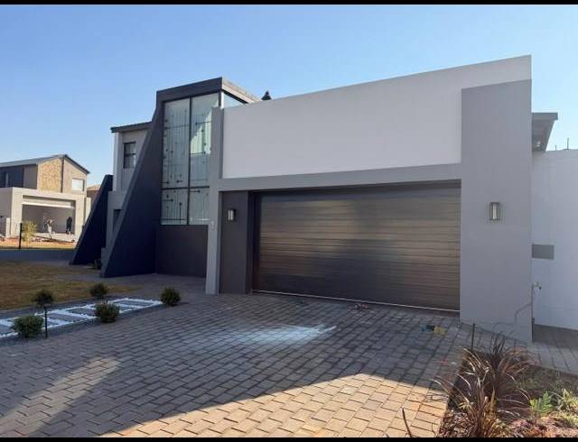 4 BEDROOM HOUSE FOR SALE IN FOUNTAINBROOK ESTATE